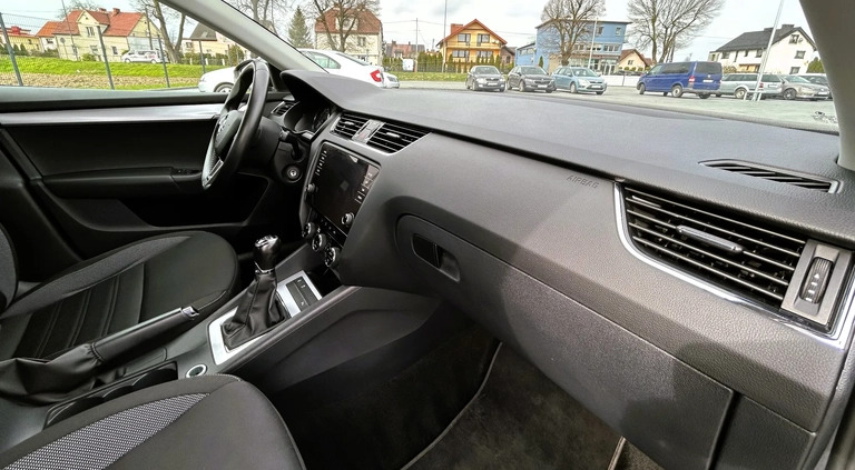 Skoda Octavia cena 74900 przebieg: 96270, rok produkcji 2018 z Wągrowiec małe 154